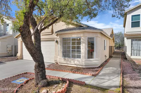 8201 N Midnight Way, Tucson, AZ 85741