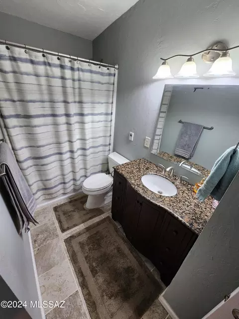 Bath - 206 E 5th Pl, San Manuel, AZ 85631 photo 2 of 4