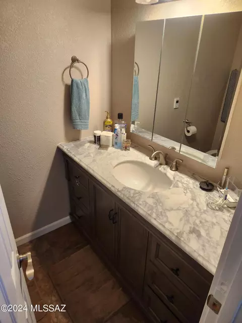 Bath - 206 E 5th Pl, San Manuel, AZ 85631 photo 3 of 4