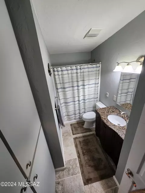 Bath - 206 E 5th Pl, San Manuel, AZ 85631 photo 1 of 4