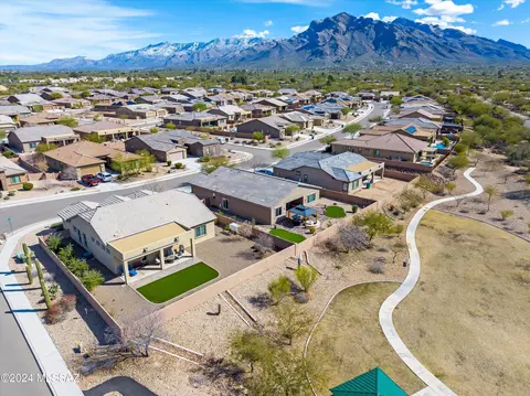 1665 W Hyperion St, Tucson, AZ 85704