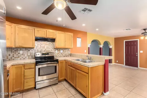 Kitchen - 3520 E Sylvane St, Tucson, AZ 85713 photo 4 of 7