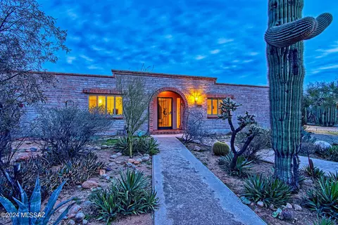 7040 N Siena Dr, Tucson, AZ 85704