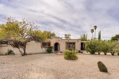 8948 E Old Spanish Trl, Tucson, AZ 85710