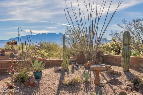 1101 W Belltower Dr, Green Valley, AZ 85614