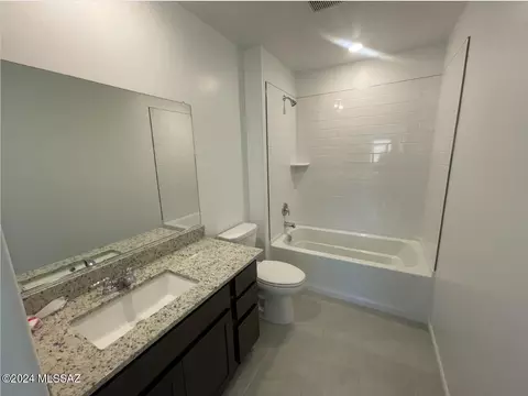 Bath - 17618 S Ridgerunner Dr, Vail, AZ 85641 photo 3 of 3
