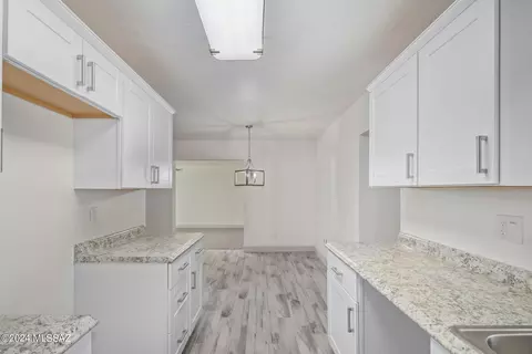 Kitchen - 2101 E Hidalgo Vis, Tucson, AZ 85713 photo 3 of 4