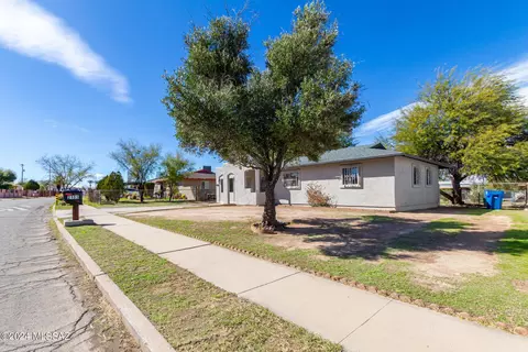 Exterior - 2101 E Hidalgo Vis, Tucson, AZ 85713 photo 4 of 7