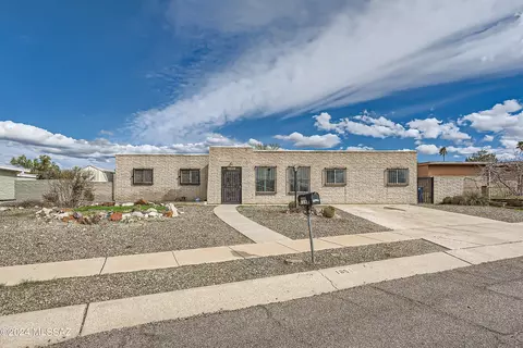 1851 S Rocky Mountain Dr, Tucson, AZ 85710