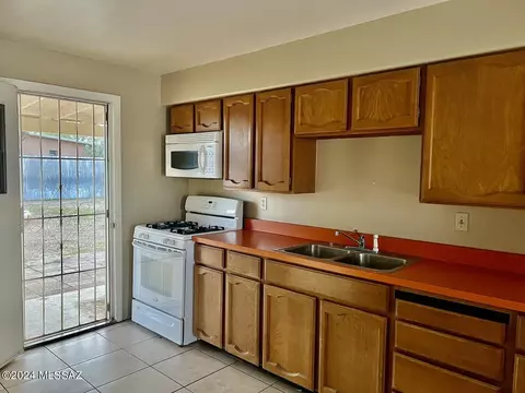 5526 E 25th St, Tucson, AZ 85711 photo 4