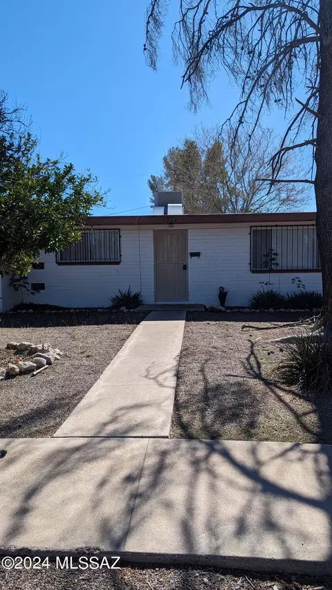 1322 E Louisiana Dr, Tucson, AZ 85706