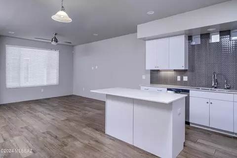 809 E Park Modern Dr, Tucson, AZ 85719 photo 5