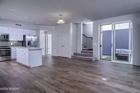 809 E Park Modern Dr, Tucson, AZ 85719 photo 7