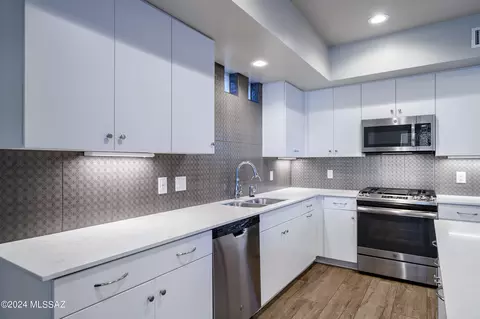 809 E Park Modern Dr, Tucson, AZ 85719 photo 3