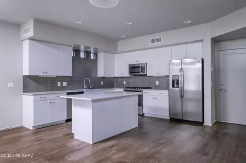 809 E Park Modern Dr, Tucson, AZ 85719 photo 2