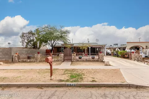 2246 E Beverly Dr, Tucson, AZ 85719