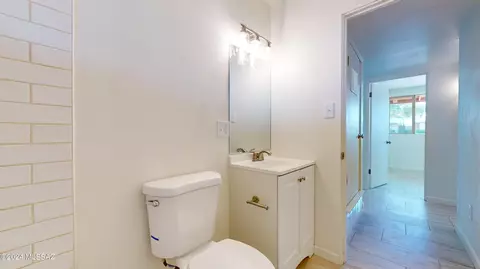 Bath - 8331 E Cooper Pl, Tucson, AZ 85710 photo 2 of 4