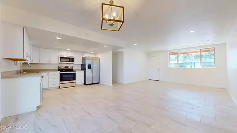 Kitchen - 8331 E Cooper Pl, Tucson, AZ 85710 photo 2 of 3