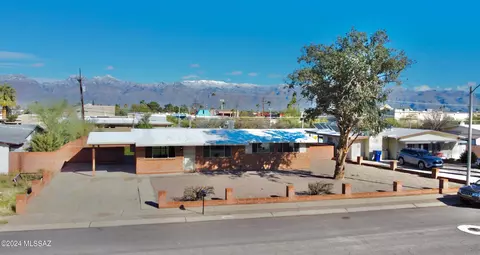 8331 E Cooper Pl, Tucson, AZ 85710