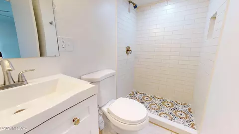 Bath - 8331 E Cooper Pl, Tucson, AZ 85710 photo 3 of 4