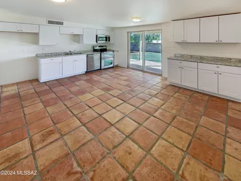 3341 S Champlain Ave, Tucson, AZ 85730 photo 4