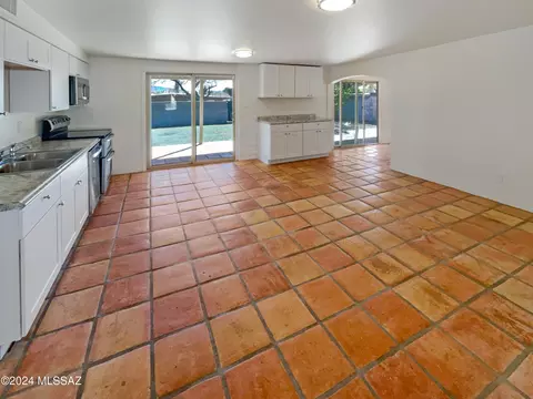 3341 S Champlain Ave, Tucson, AZ 85730 photo 3