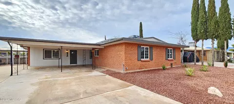 1832 S Regina Cleri Dr, Tucson, AZ 85710
