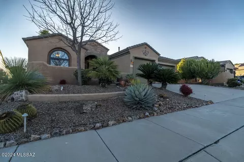 2229 W Escondido Canyon Dr, Green Valley, AZ 85622