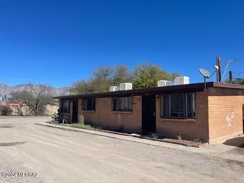 3557 E Blacklidge Dr, Tucson, AZ 85716
