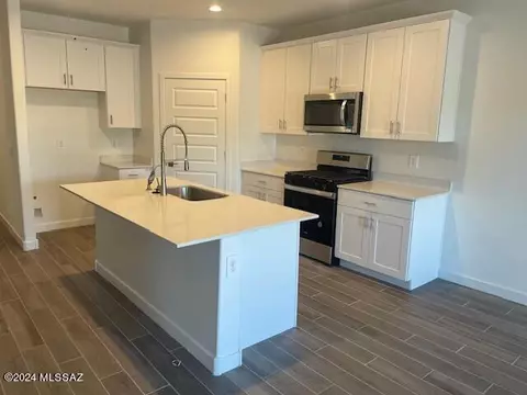Kitchen - 14072 E Crotalus Way, Vail, AZ 85641 photo 1 of 7