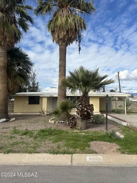 5843 E Calle Aurora, Tucson, AZ 85711