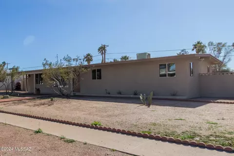 942 S Duke Dr, Tucson, AZ 85710