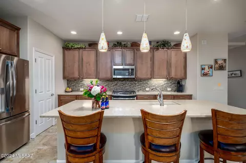 1813 E Barn Swallow Ln, Green Valley, AZ 85614
