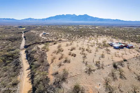 3801 W Calle Seis, Green Valley, AZ 85622
