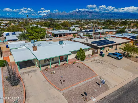 2012 W Calle Campana De Plata, Tucson, AZ 85745