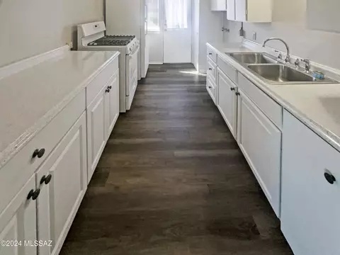 Kitchen - 527 E Waverly St, Tucson, AZ 85705 photo 1 of 2