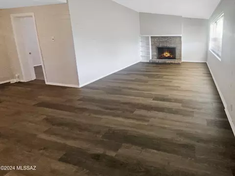 Living - 527 E Waverly St, Tucson, AZ 85705 photo 2 of 3