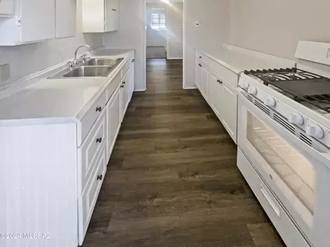 Kitchen - 527 E Waverly St, Tucson, AZ 85705 photo 2 of 2