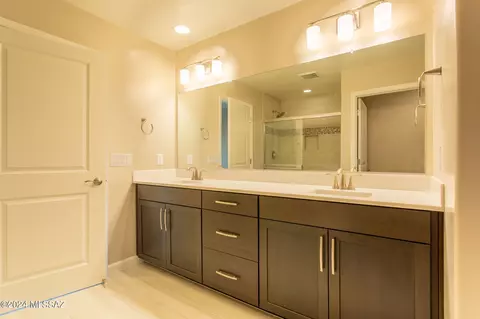 Bath - 13862 E Silver Pine Trl, Vail, AZ 85641 photo 5 of 7