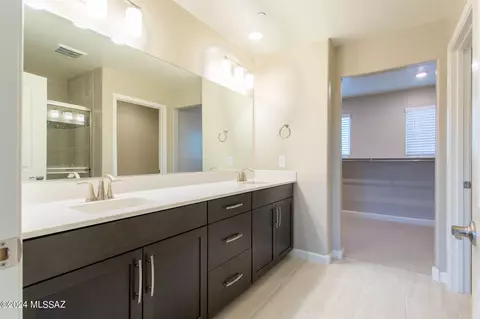 Bath - 13862 E Silver Pine Trl, Vail, AZ 85641 photo 3 of 7