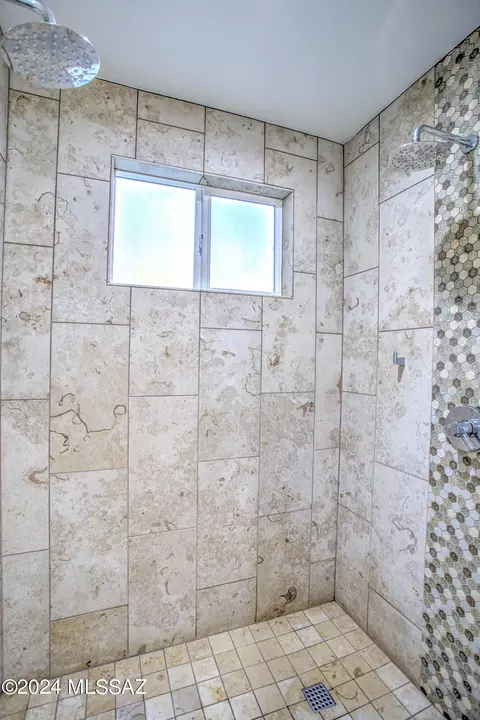 Bath - 4565 E Coronado Dr, Tucson, AZ 85718 photo 5 of 5