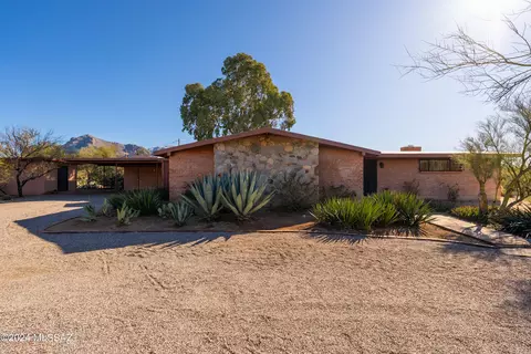 7440 N San Lorenzo Dr, Tucson, AZ 85704