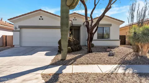 192 E Calle Del Capullo, Green Valley, AZ 85614