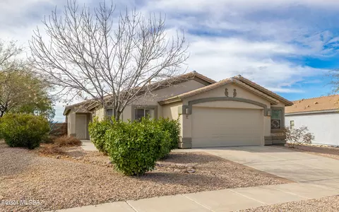 496 S Sweet Ridge Dr, Vail, AZ 85641