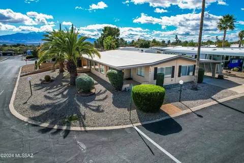 201 W Palma Dr, Green Valley, AZ 85614
