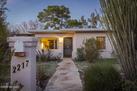 2217 E Water St, Tucson, AZ 85719