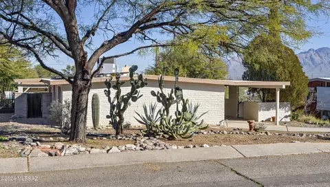 2140 W Rainbow Ridge Rd, Tucson, AZ 85745