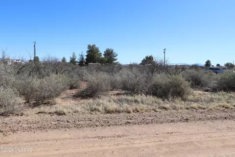 2560 N Calle Tercero, Huachuca City, AZ 85616