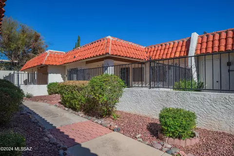 5921 Sun County Blvd, Tucson, AZ 85712