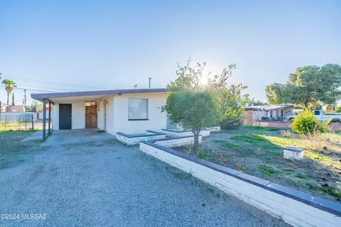 4038 E 27th St, Tucson, AZ 85711